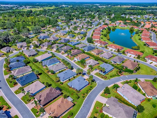 $299,900 | 10010 Lake Miona Way, Oxford, FL 34484