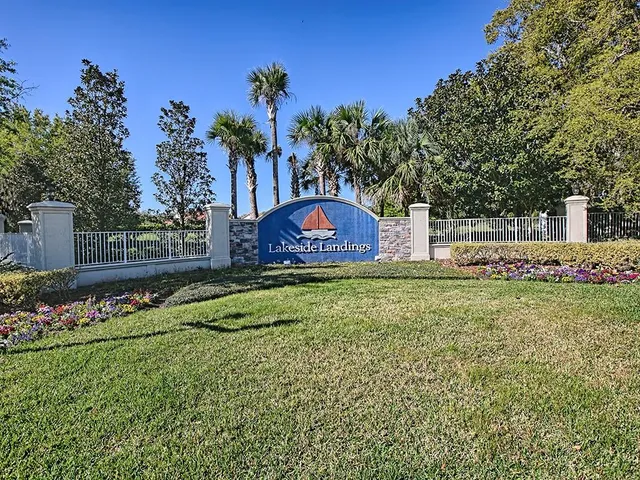 $299,900 | 10010 Lake Miona Way, Oxford, FL 34484