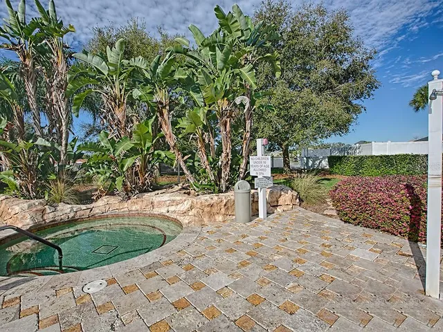 $299,900 | 10010 Lake Miona Way, Oxford, FL 34484