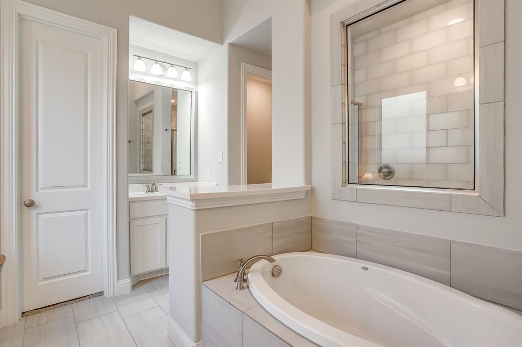 13605 Marys Ridge Road Fort Worth, TX 76008 - Photo 23 of 40