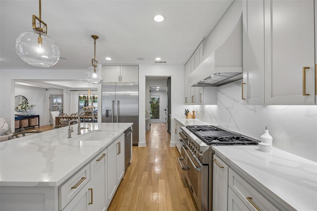 9431 Spring Branch Drive Dallas, TX 75238 - Photo 9 of 40