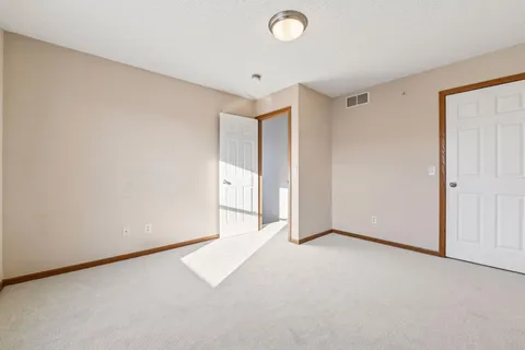 $250,000 | 3124 Thoreau Road, Chaska, MN 55318