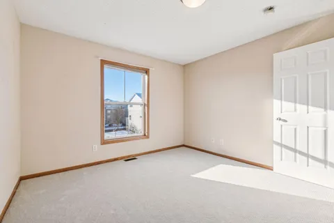 $250,000 | 3124 Thoreau Road, Chaska, MN 55318