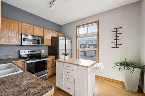 $250,000 | 3124 Thoreau Road, Chaska, MN 55318