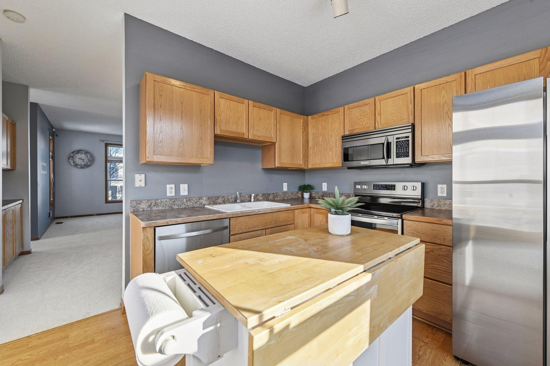 3124 Thoreau Road Chaska, MN 55318 - Photo 3 of 30