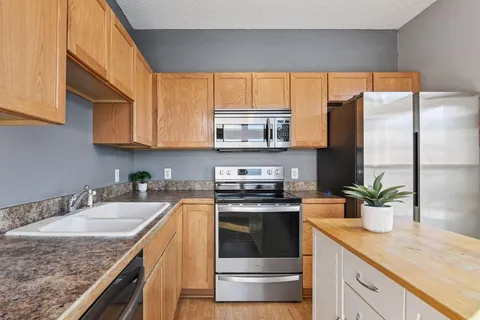 $250,000 | 3124 Thoreau Road, Chaska, MN 55318