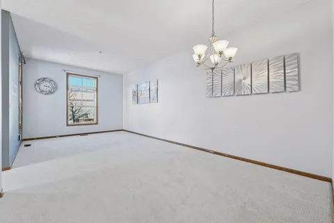 $250,000 | 3124 Thoreau Road, Chaska, MN 55318