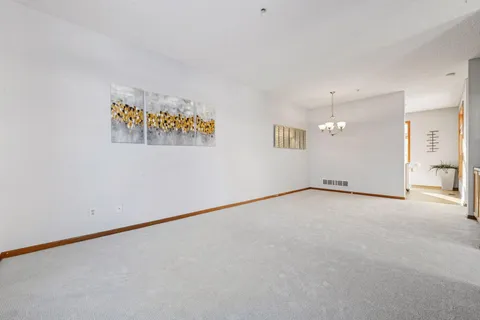 $250,000 | 3124 Thoreau Road, Chaska, MN 55318