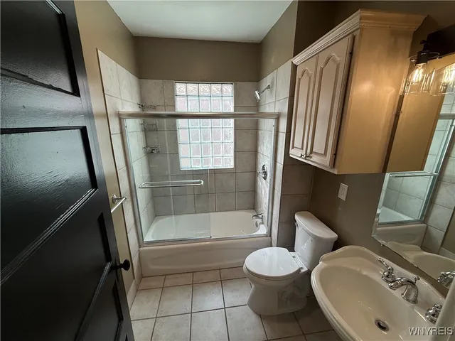 $1,950 | 95 Inwood Place, Unit 2, Buffalo, NY 14209