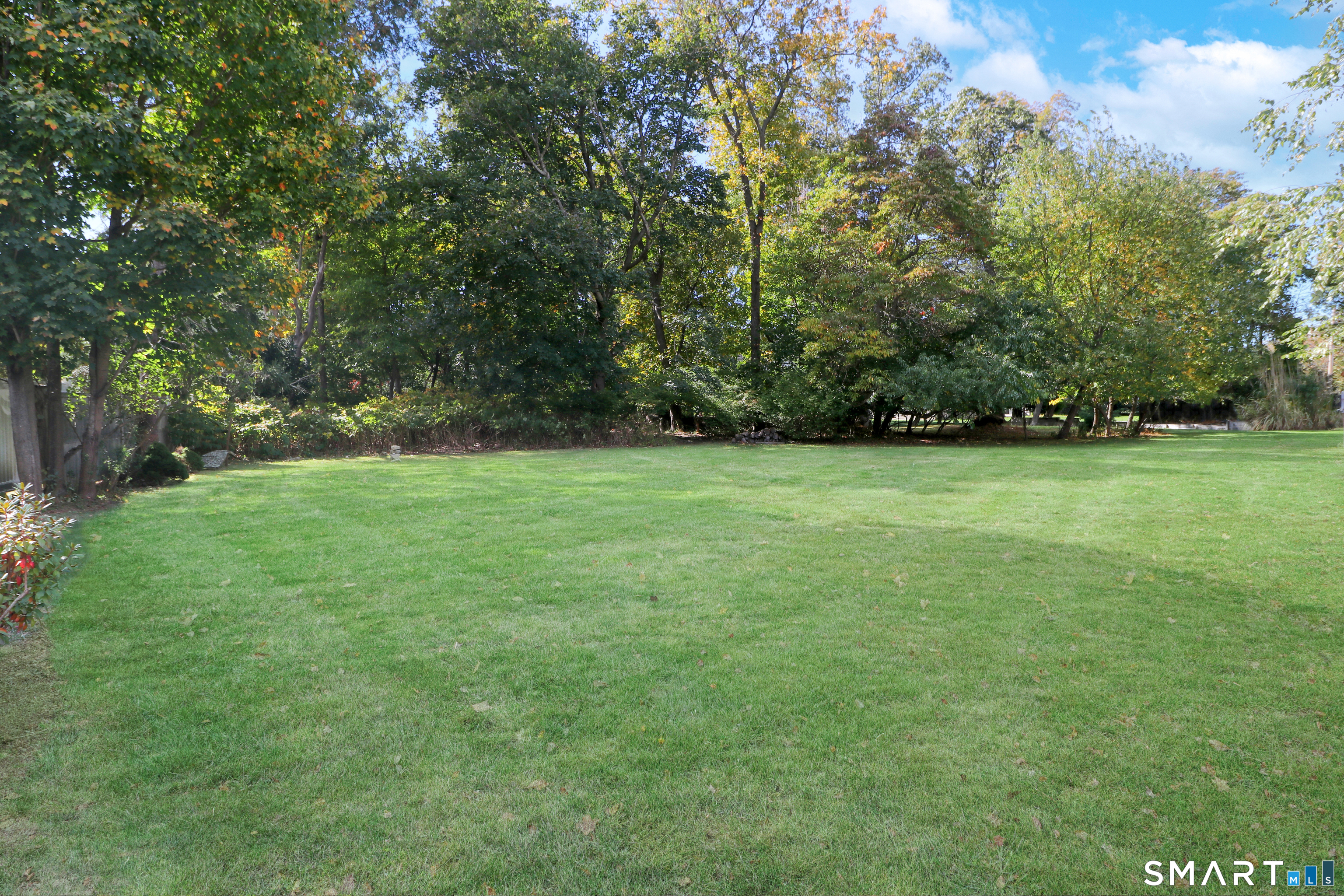 372 Rowland Road Fairfield, CT 06824 - Photo 8 of 37