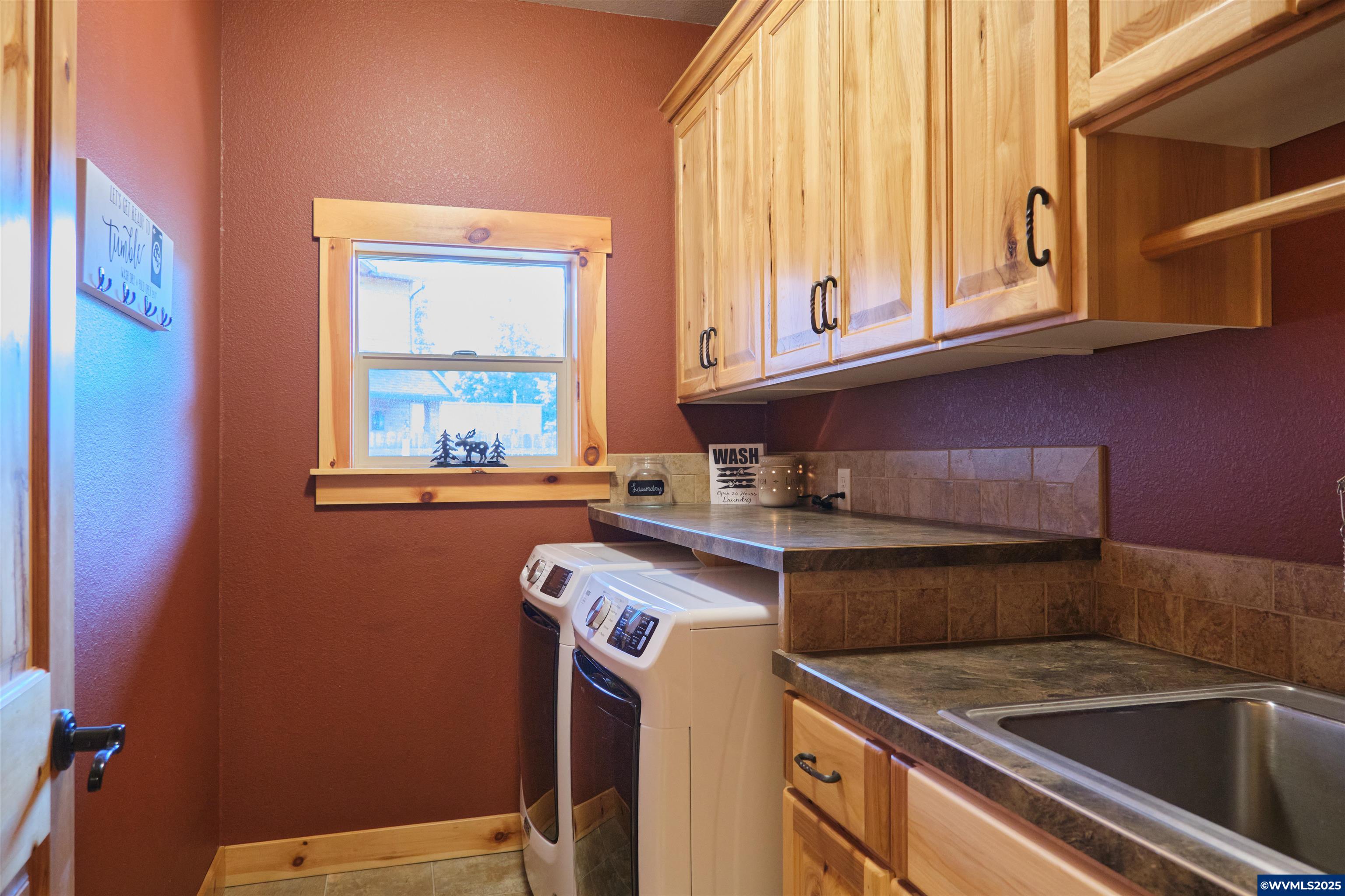 222 Southeast Whitten Road Mill City, OR 97360 - Photo 15 of 50