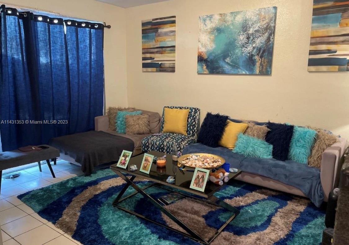 2736 Southeast 15th Road Homestead, FL 33035 - Photo 3 of 10 Gallery Image 3