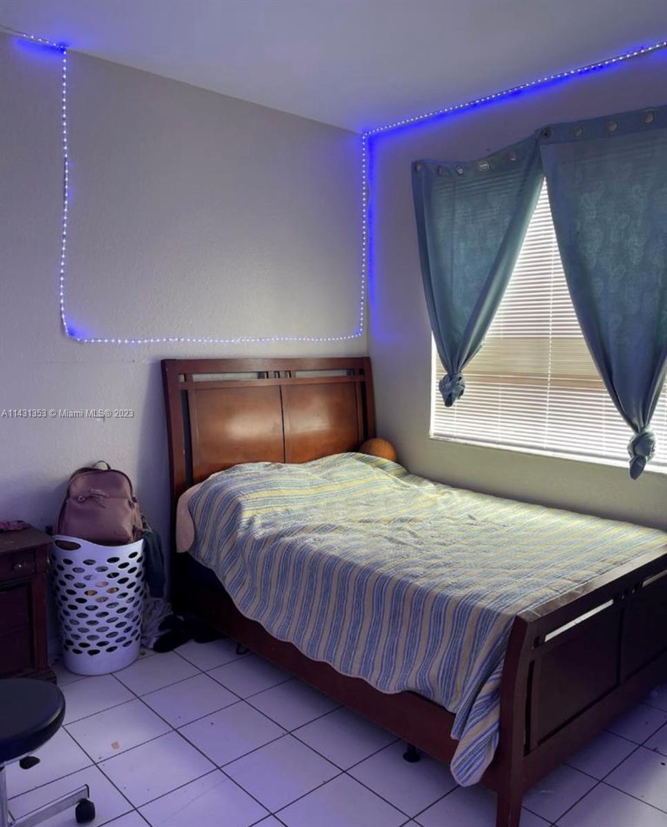 2736 Southeast 15th Road Homestead, FL 33035 - Photo 5 of 10 Gallery Image 5