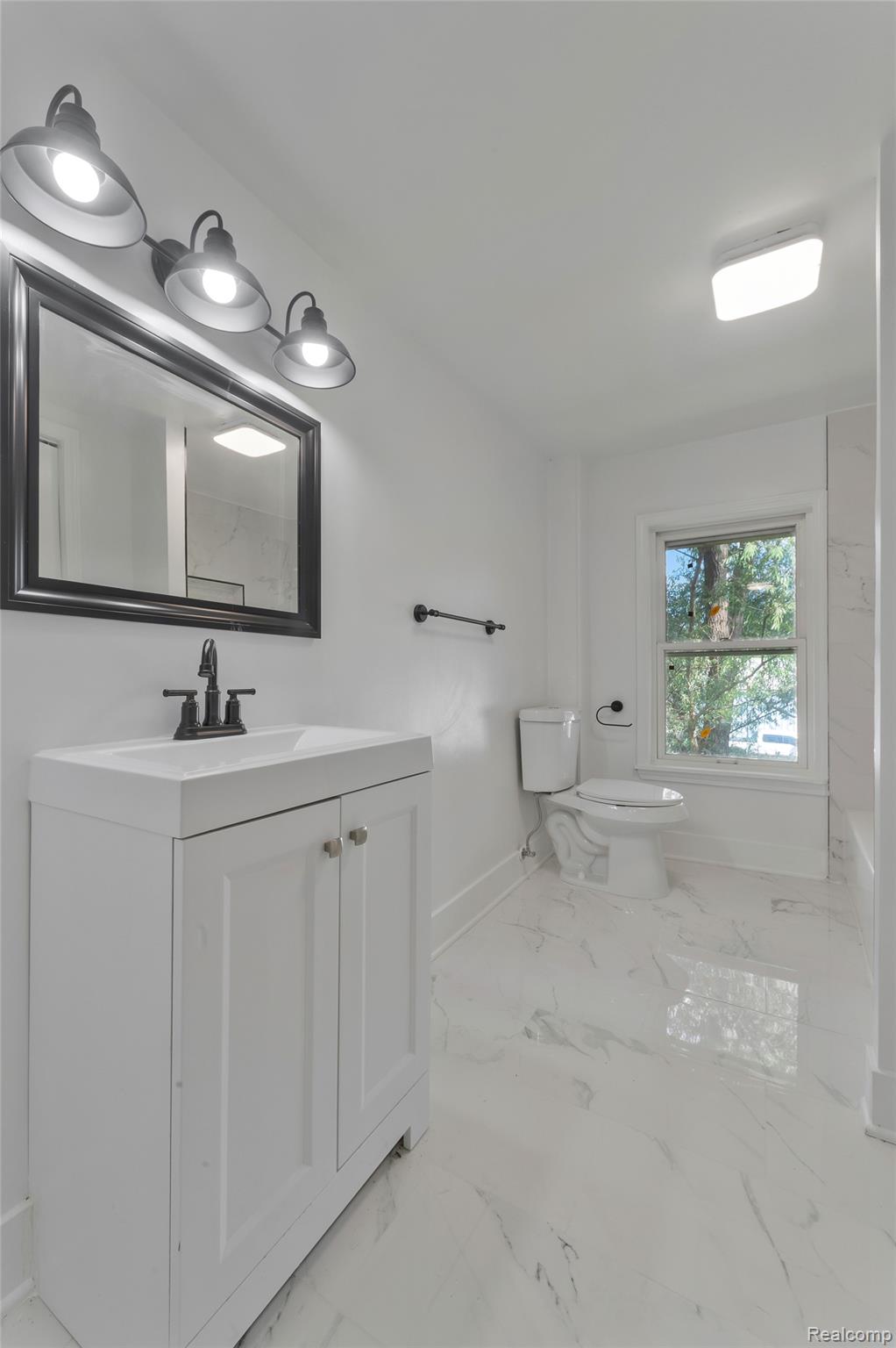 20543 Gudith Road Trenton, MI 48183 - Photo 49 of 71 bathroom2 - second floor