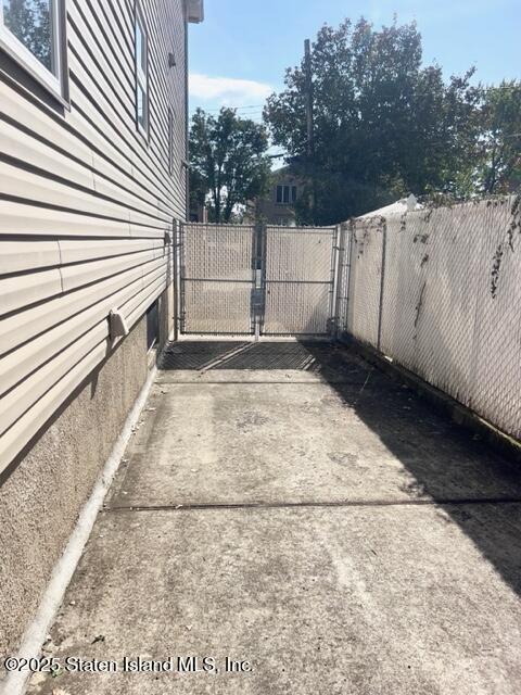 22 Belfield Avenue Staten Island, NY 10312 - Photo 8 of 28 77d7a83e64291febd240f7f26ec0441a