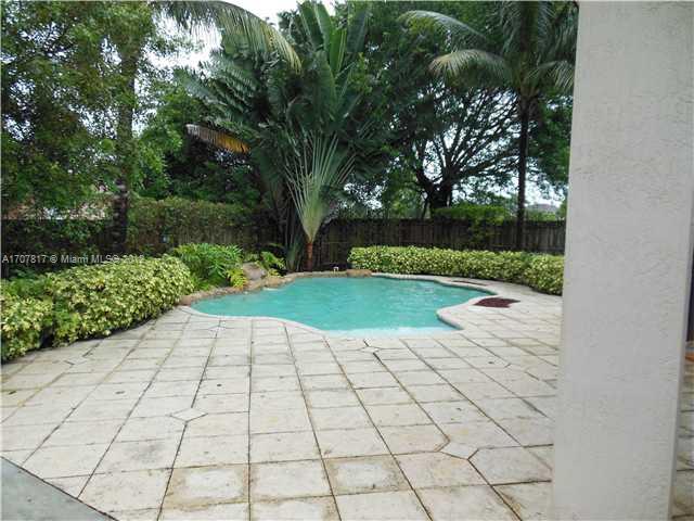 Keys Gate Homestead, FL 33035 - Photo 5 of 11 a view of a backyard of the house