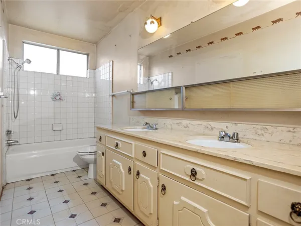 $719,917 | 14923 La Valle Street, Sylmar, CA 91342