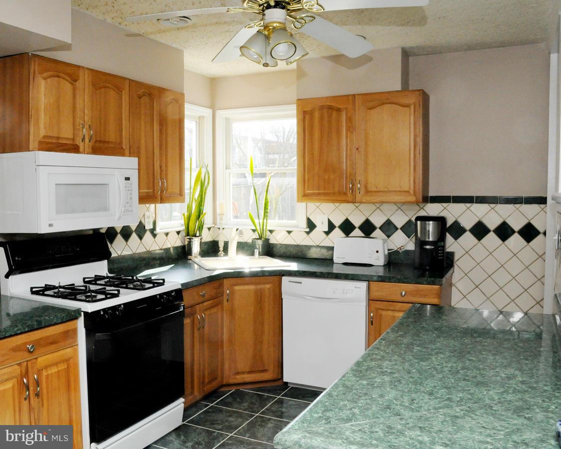 311 Cheddington Road Linthicum, MD 21090 - Photo 3 of 30 Kitchen