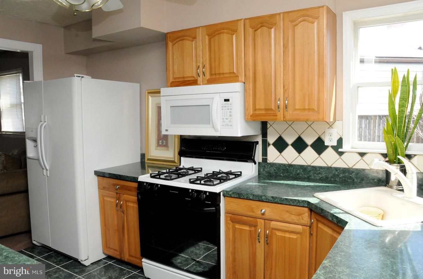 311 Cheddington Road Linthicum, MD 21090 - Photo 21 of 30 Kitchen