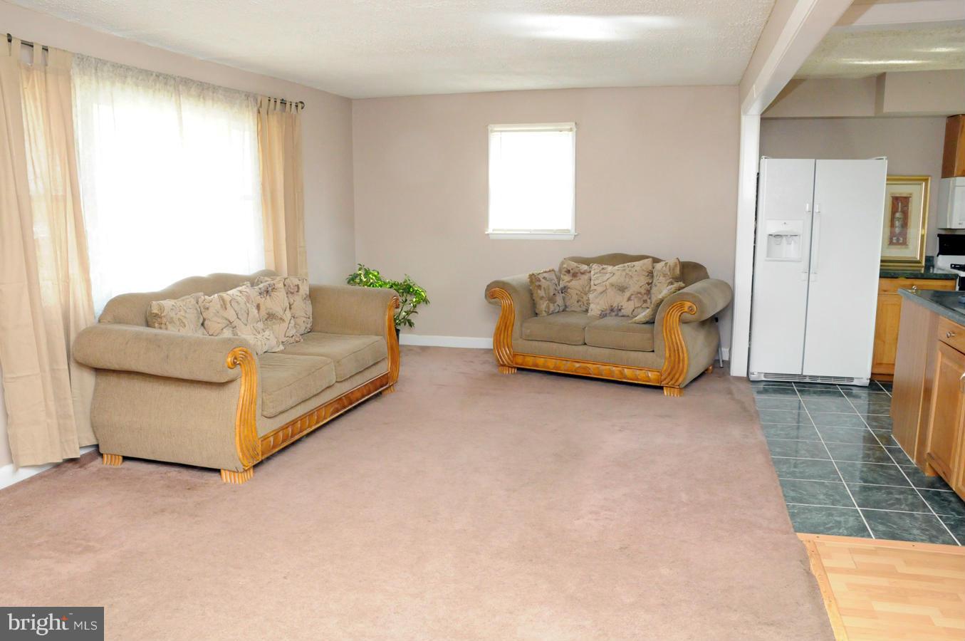 311 Cheddington Road Linthicum, MD 21090 - Photo 22 of 30 Living Room