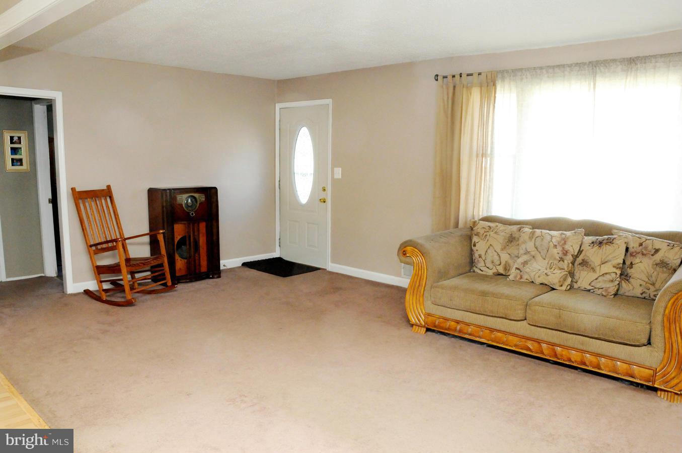 311 Cheddington Road Linthicum, MD 21090 - Photo 23 of 30 Living Room