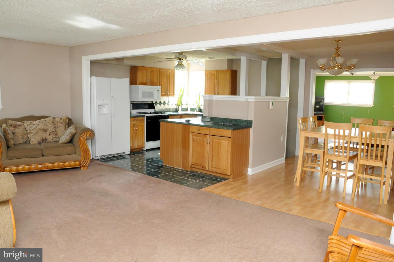 311 Cheddington Road Linthicum, MD 21090 - Photo 24 of 30 Living Room