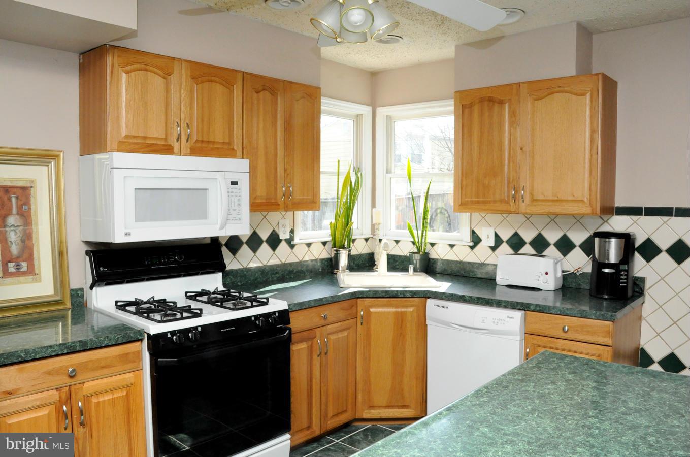 311 Cheddington Road Linthicum, MD 21090 - Photo 4 of 30 Kitchen