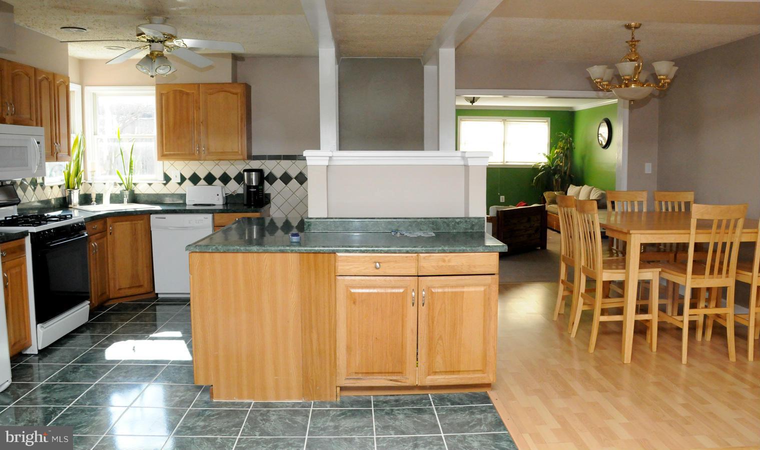 311 Cheddington Road Linthicum, MD 21090 - Photo 5 of 30 Kitchen