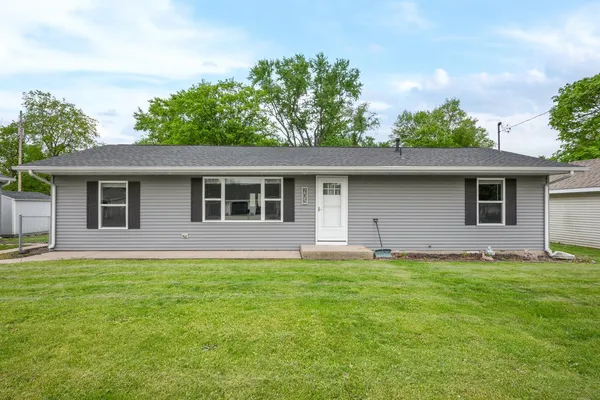 $205,000 | 205 East North Line Road, Tuscola, IL 61953