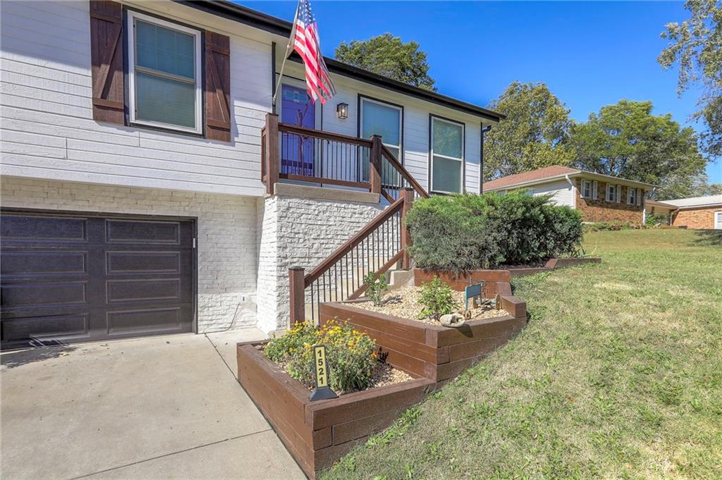 1521 Lexington Road Pleasant Hill, MO 64080 - Photo 2 of 29