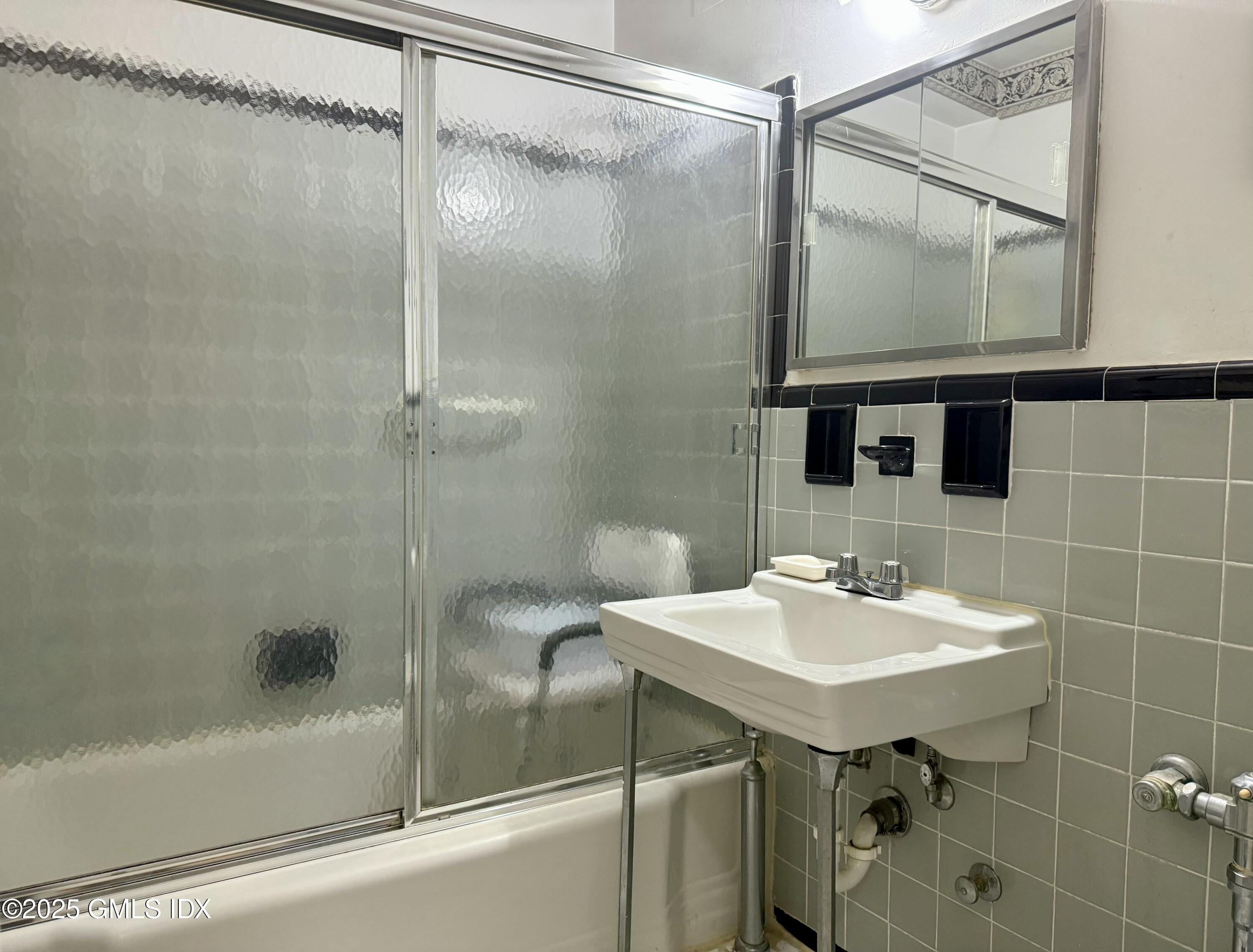 3 Putnam Hill, Unit 3F Greenwich, CT 06830 - Photo 12 of 19 Bathroom