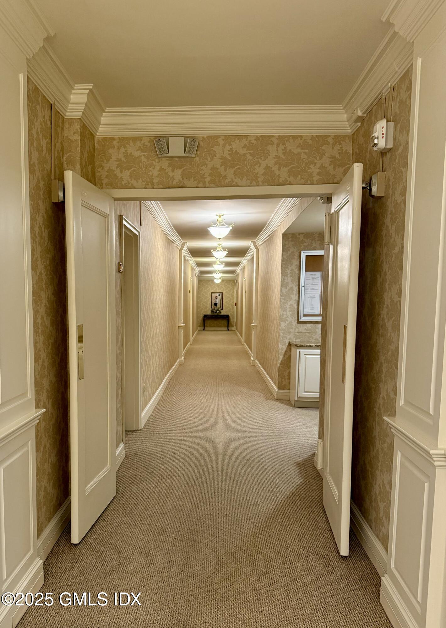 3 Putnam Hill, Unit 3F Greenwich, CT 06830 - Photo 5 of 19 Interior Hallway