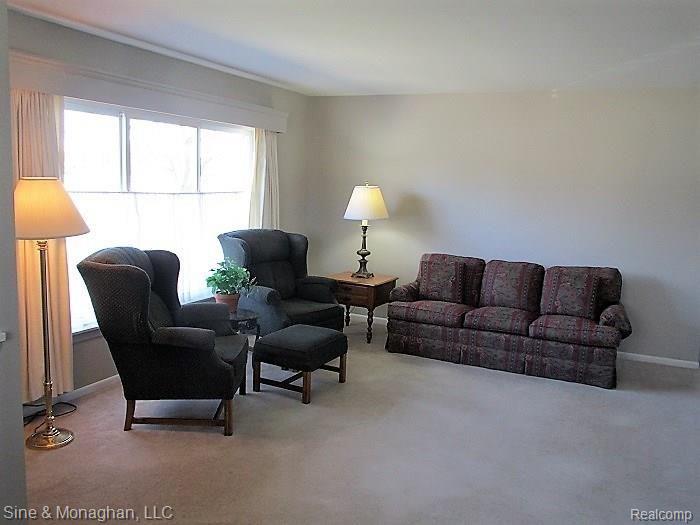 351 West Tienken Road Rochester Hills, MI 48306 - Photo 4 of 24
