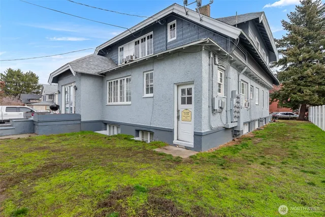 $1,100,000 | 600 Douglas Street, Wenatchee, WA 98801