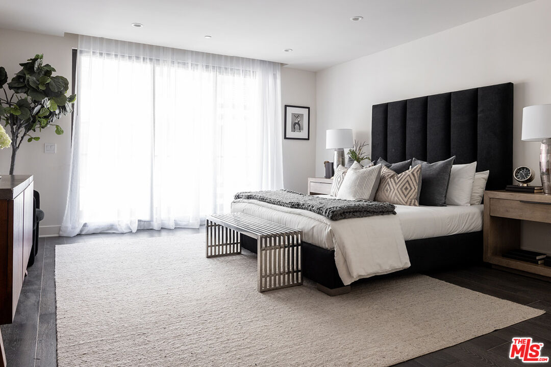 411 South Hamel Road, Unit 405 Los Angeles, CA 90048 - Photo 7 of 15 a bedroom with furniture and a potted plant
