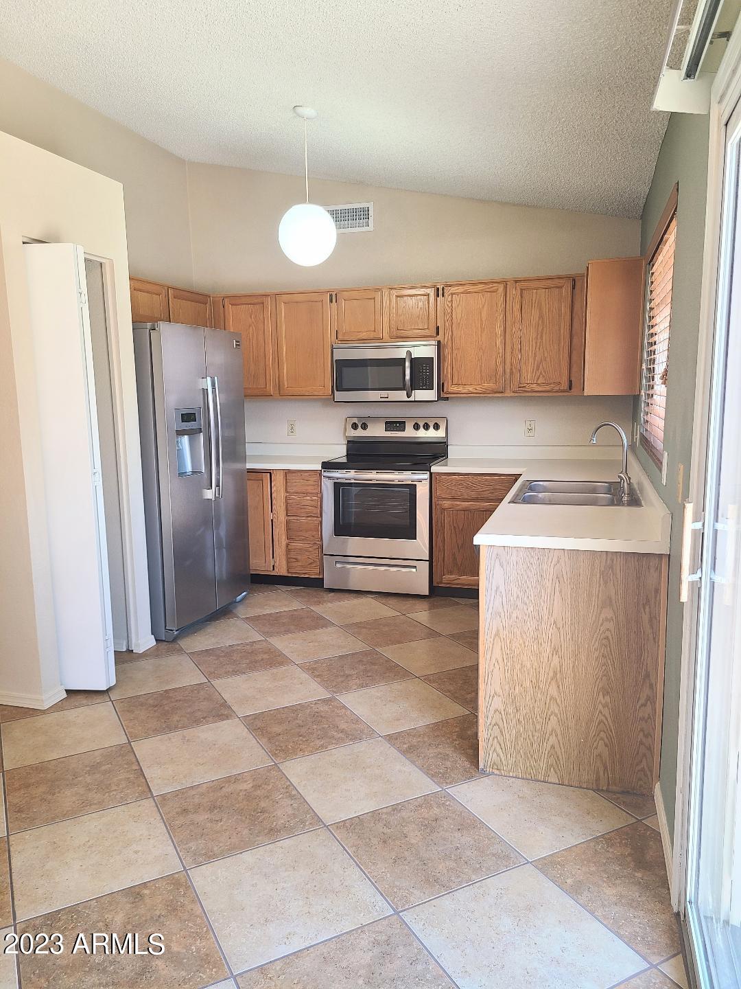 4509 East Frye Road Phoenix, AZ 85048 - Photo 13 of 48 kitchen2