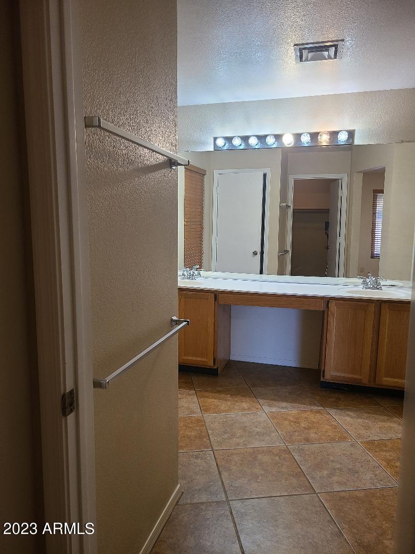 4509 East Frye Road Phoenix, AZ 85048 - Photo 32 of 48 master_closet