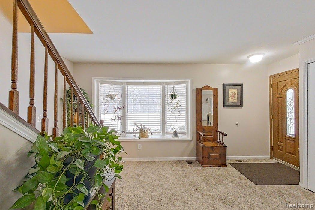 9453 White Lake Road Fenton, MI 48430 - Photo 4 of 48 Gallery Image 4
