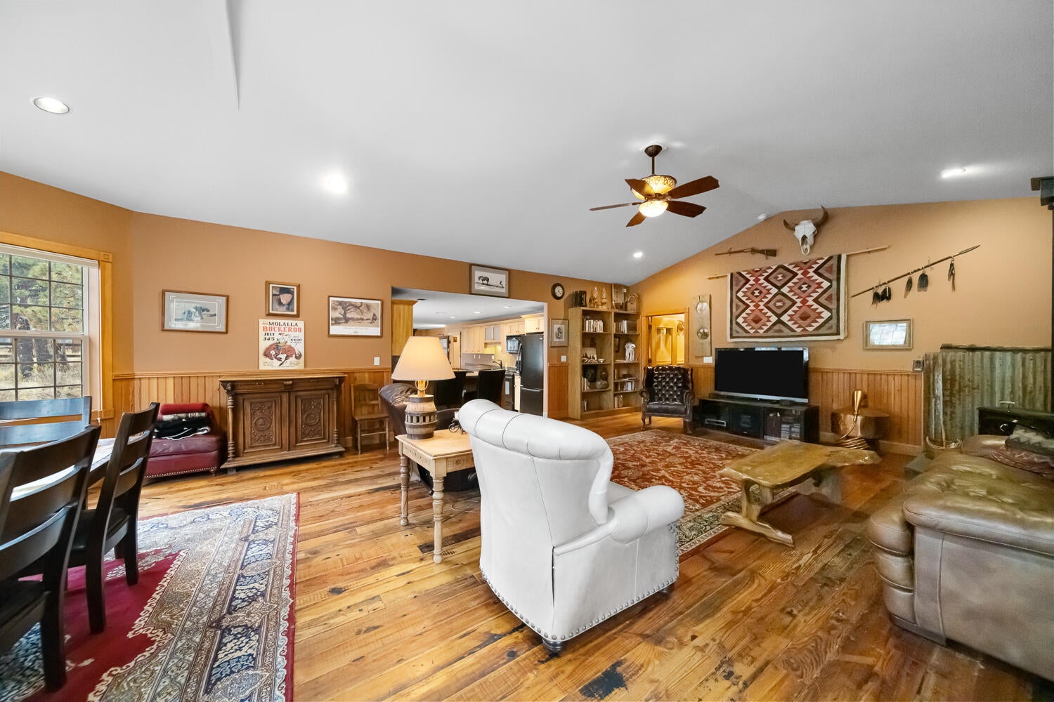 67194 Harrington Loop Road Bend, OR 97703 - Photo 5 of 49 05