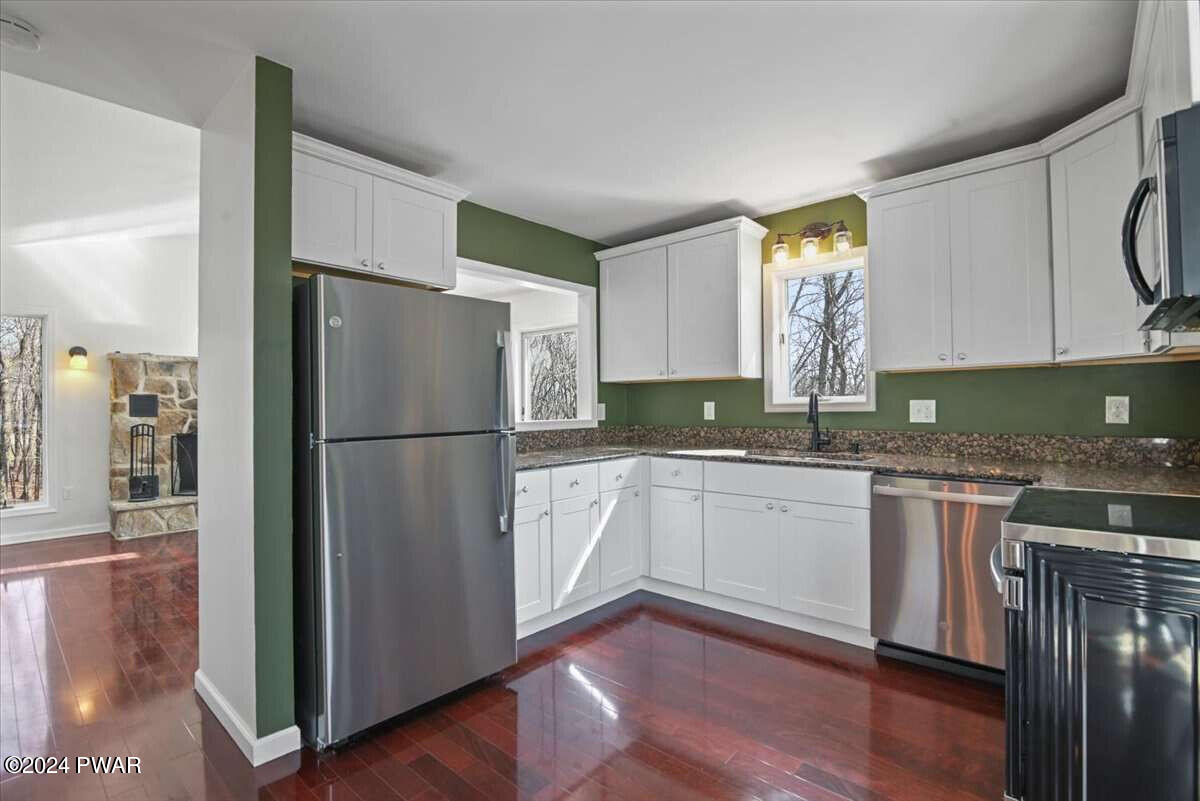 4410 Pine Ridge Drive West Bushkill, PA 18324 - Photo 11 of 31