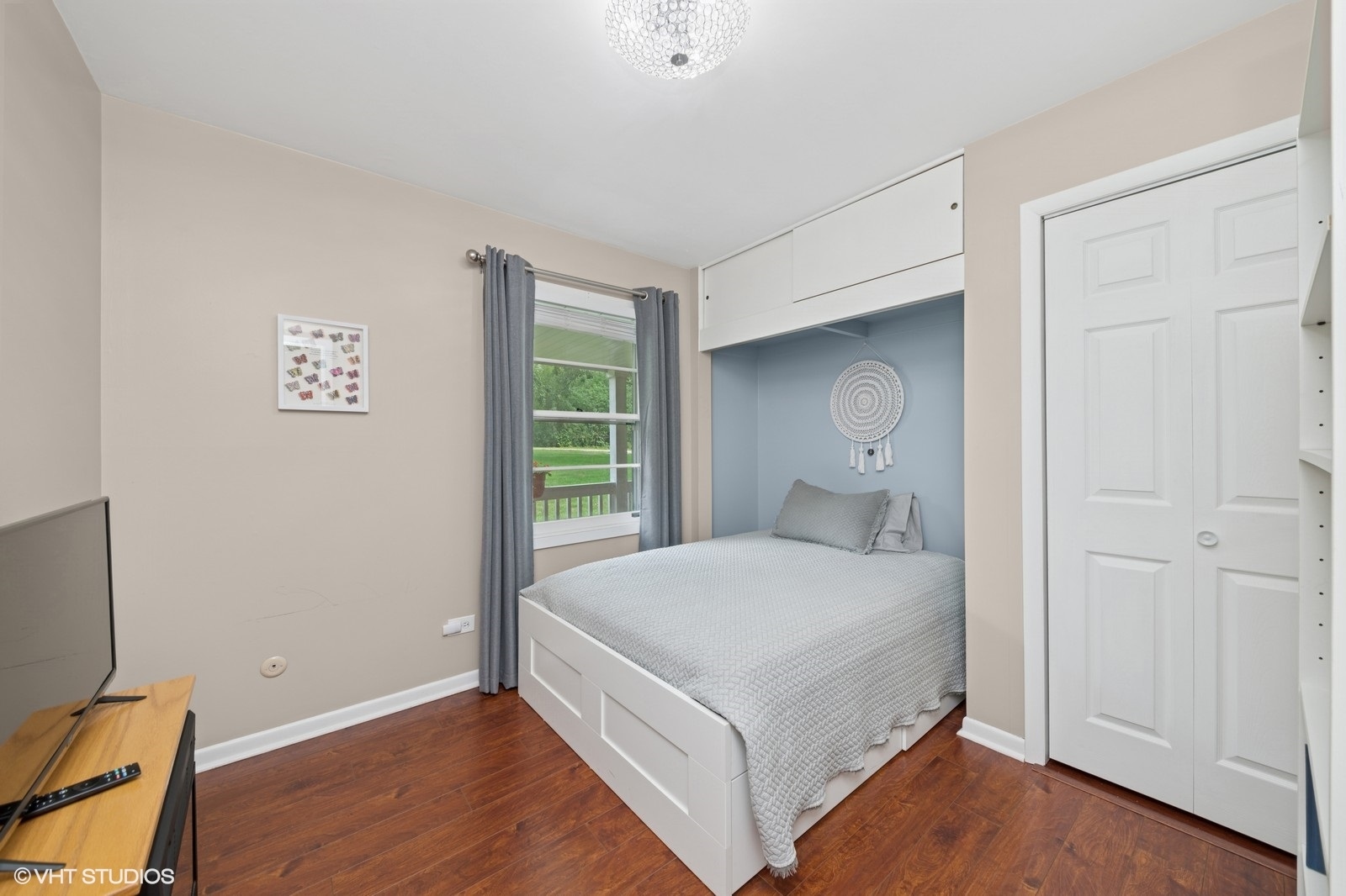 1301 Little John Drive Elgin, IL 60120 - Photo 24 of 33 a bedroom with a bed and a window