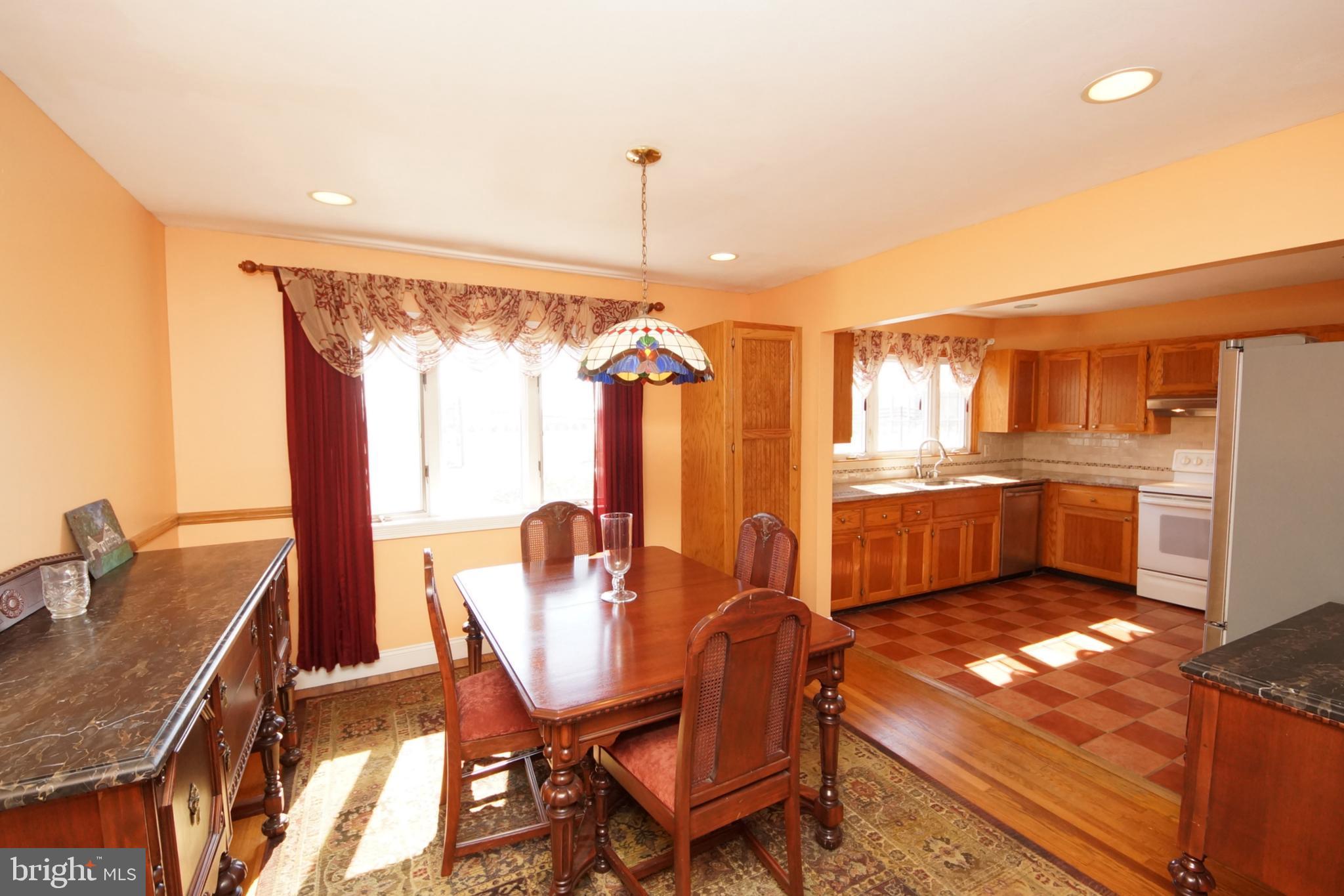 211 Sharon Road Robbinsville, NJ 08691 - Photo 5 of 26 Dining Room