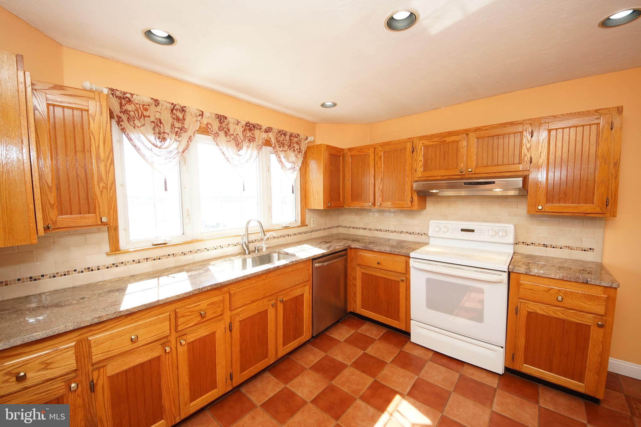 211 Sharon Road Robbinsville, NJ 08691 - Photo 7 of 26 Kitchen