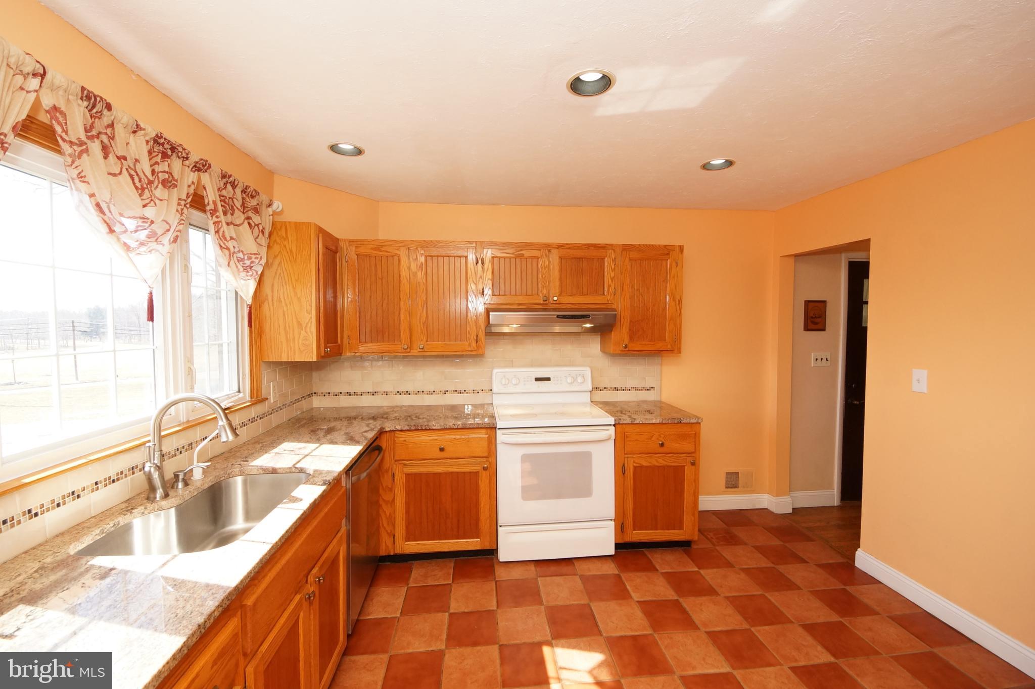 211 Sharon Road Robbinsville, NJ 08691 - Photo 8 of 26 Kitchen