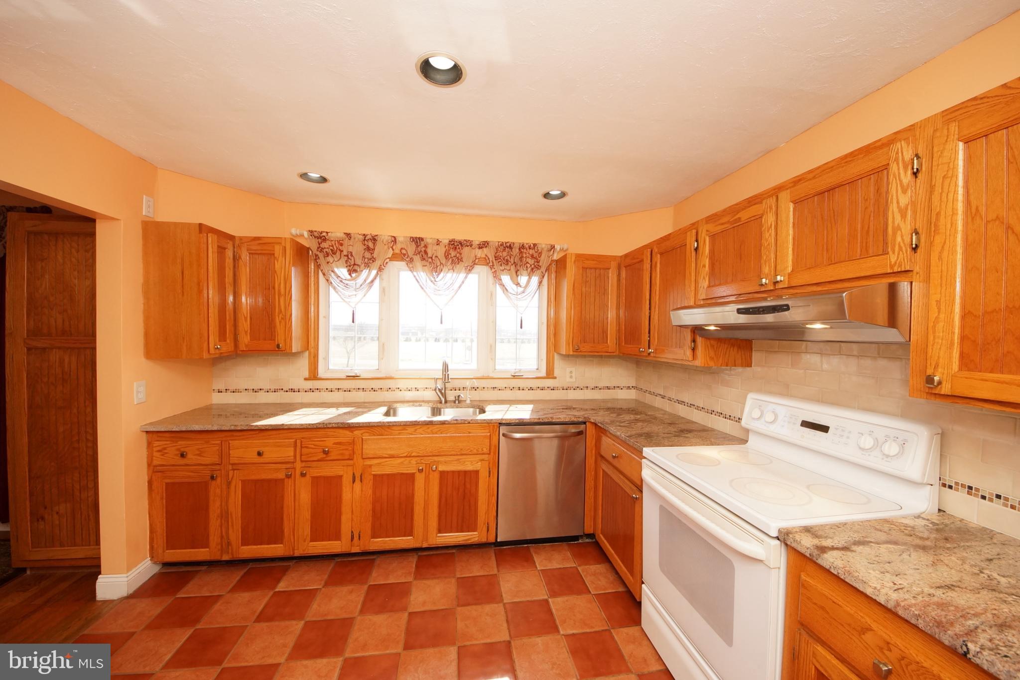 211 Sharon Road Robbinsville, NJ 08691 - Photo 10 of 26 Kitchen