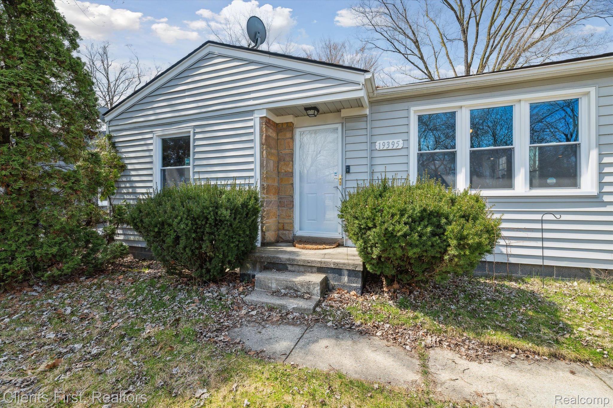 19395 Inkster Road Livonia, MI 48152 - Photo 3 of 30 Gallery Image 3