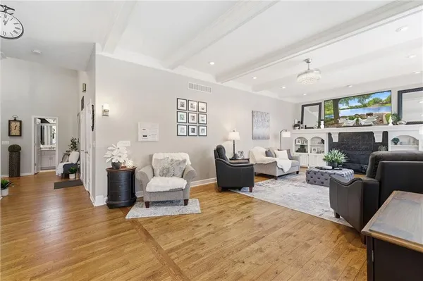 $825,000 | 4801 Northwest 87th Street, Kansas City, MO 64154