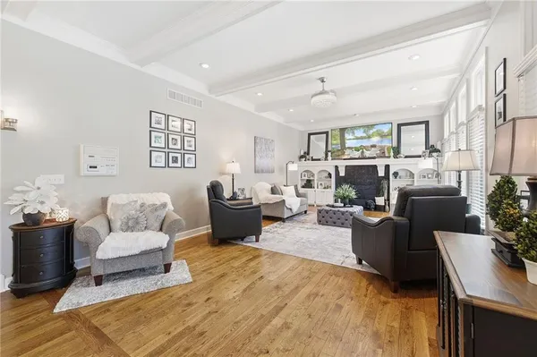 $825,000 | 4801 Northwest 87th Street, Kansas City, MO 64154