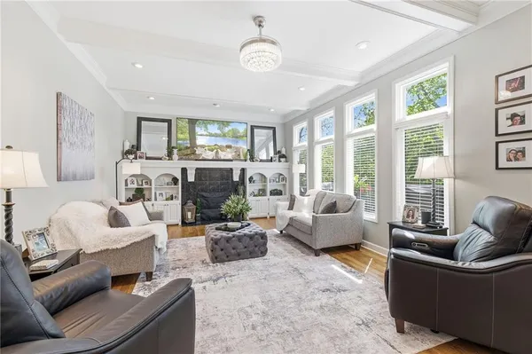 $825,000 | 4801 Northwest 87th Street, Kansas City, MO 64154