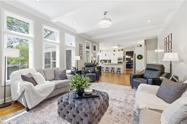 $825,000 | 4801 Northwest 87th Street, Kansas City, MO 64154